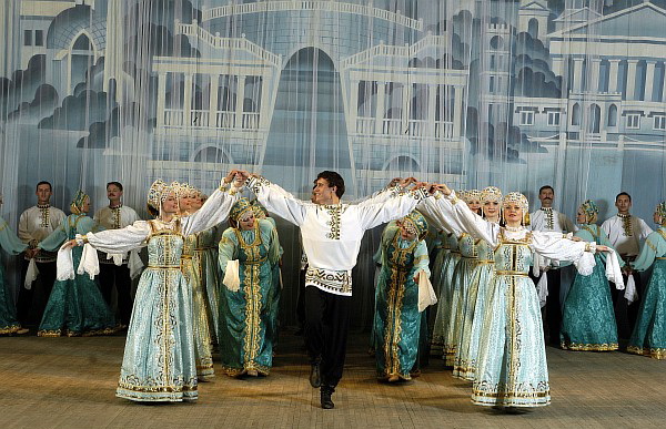 Оренбургский хор встречают в Краснодаре стоя и с овациями
